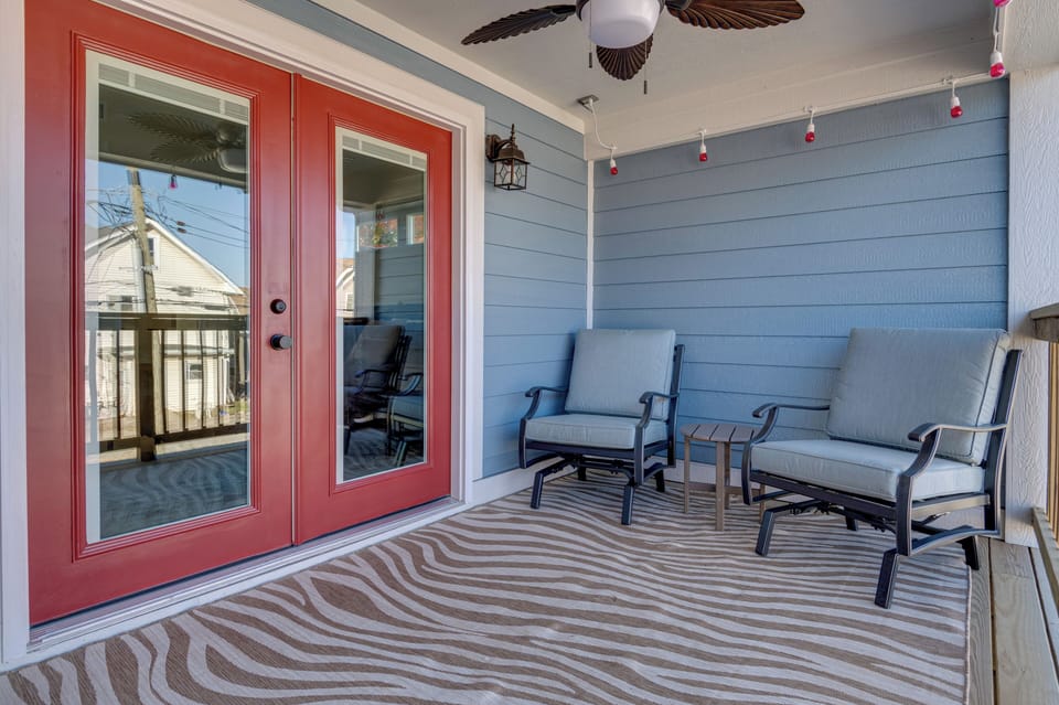 Balcony | Lounge Seating