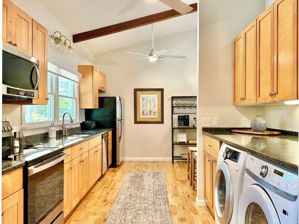 Fully stocked kitchen - all essential cooking/baking items provided.
