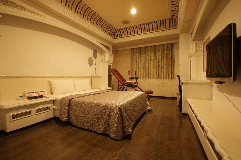 Deluxe Double Room | Desk, rollaway beds, free WiFi