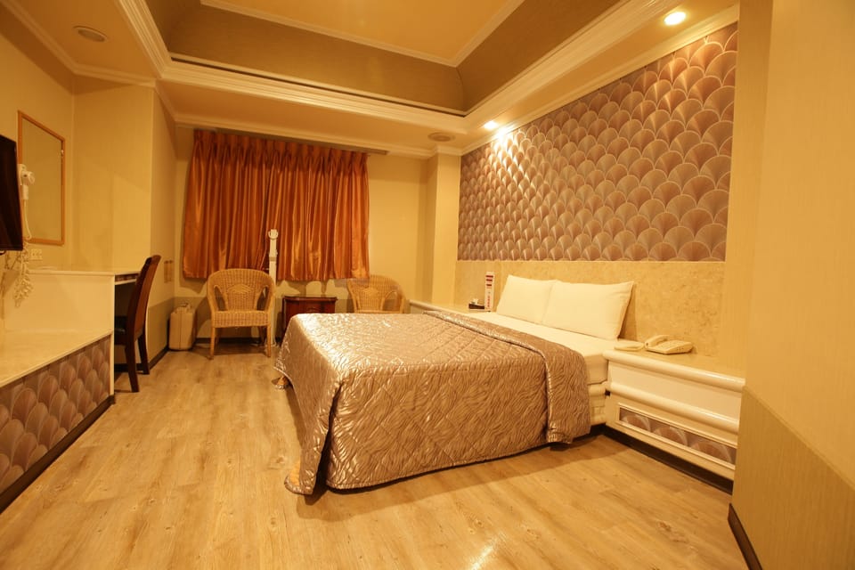 Deluxe Double Room | Desk, rollaway beds, free WiFi