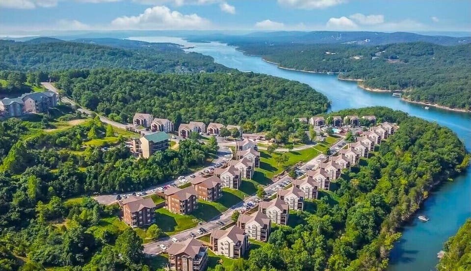 resort community on the shores of Table Rock Lake.