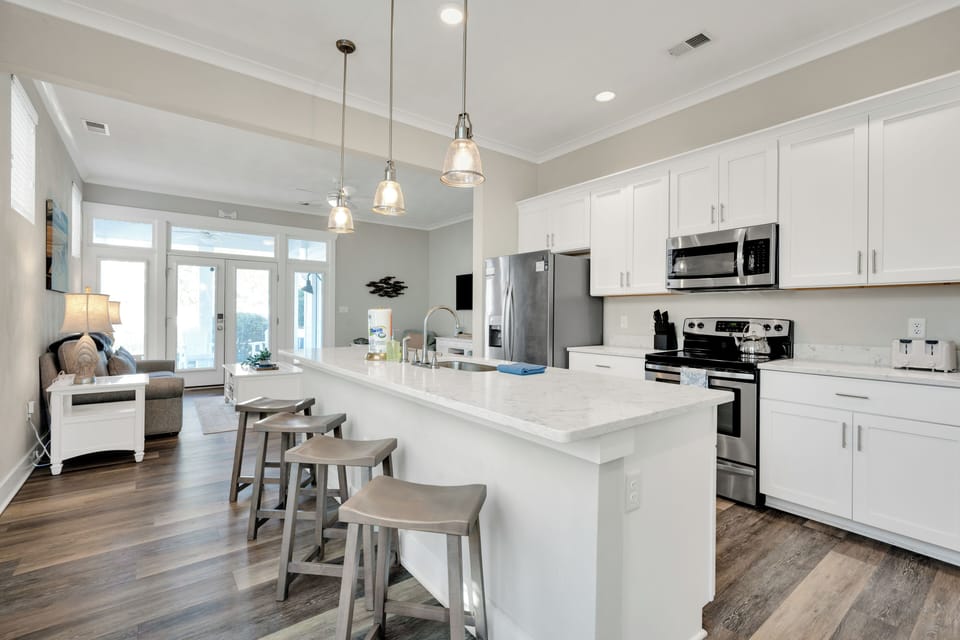 Well-stocked kitchen so you can make all your favorite meals!