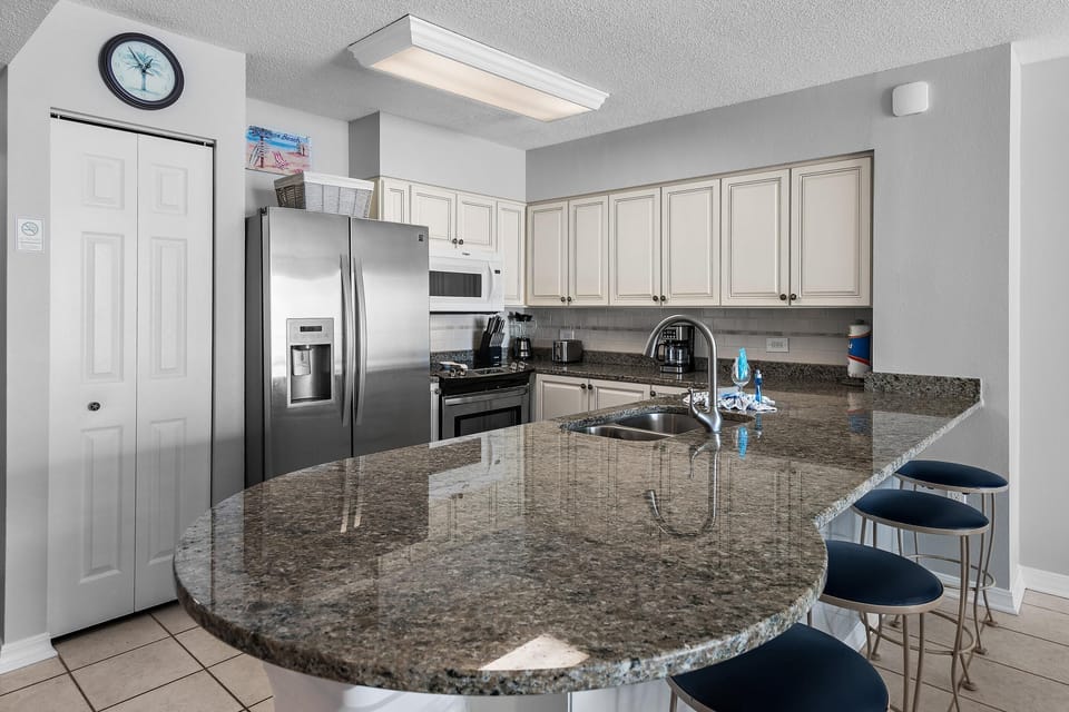 Condo, Multiple Beds (Island Princess 709) | Private kitchen | Oven, toaster