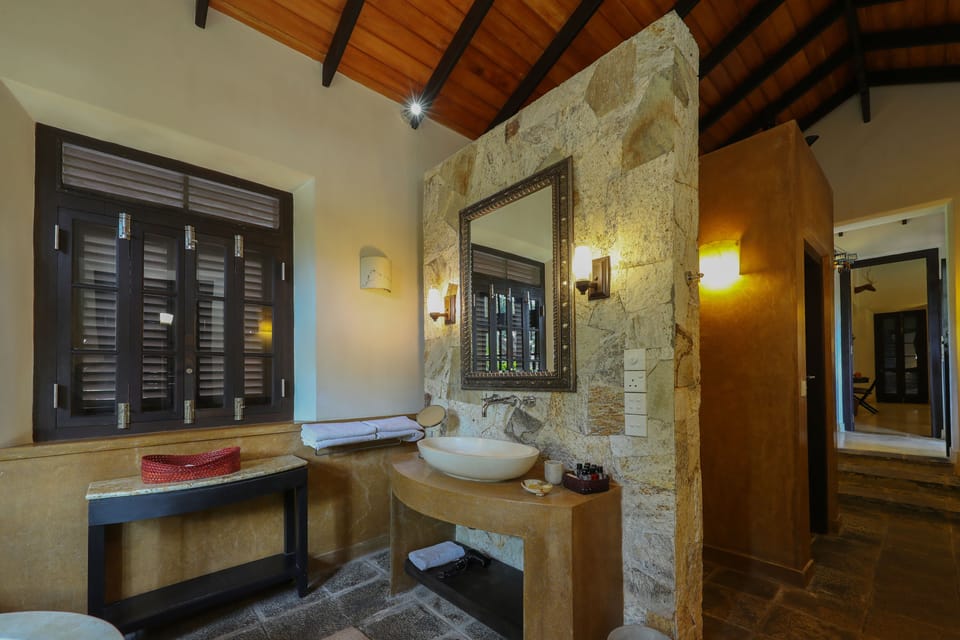 Grand Double Room | Minibar, in-room safe, individually decorated, individually furnished
