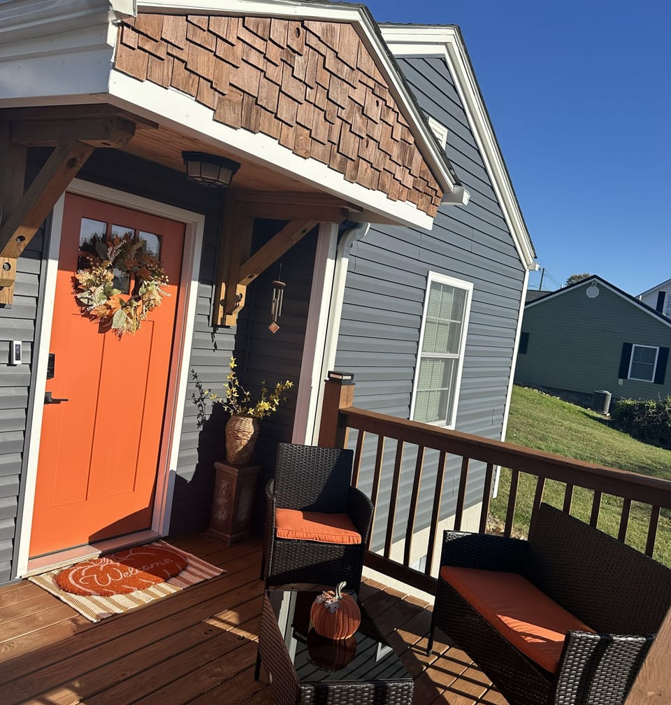 🏡 Welcome Home! Your Private Entrance & Porch 🍁