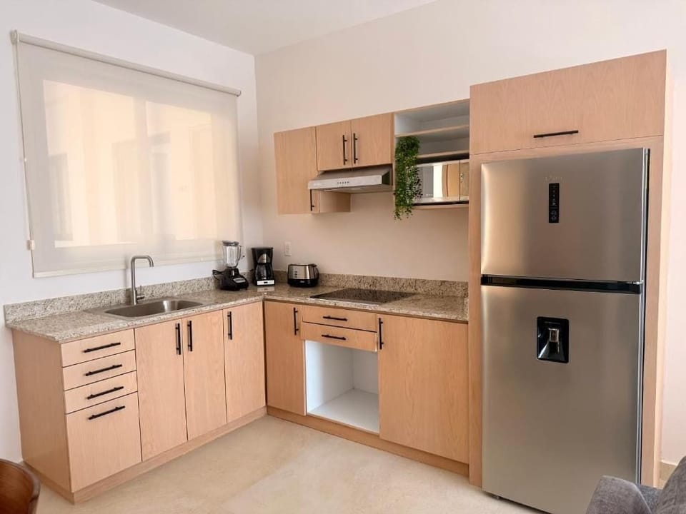 Full-size fridge, microwave, oven, cookware/dishes/utensils