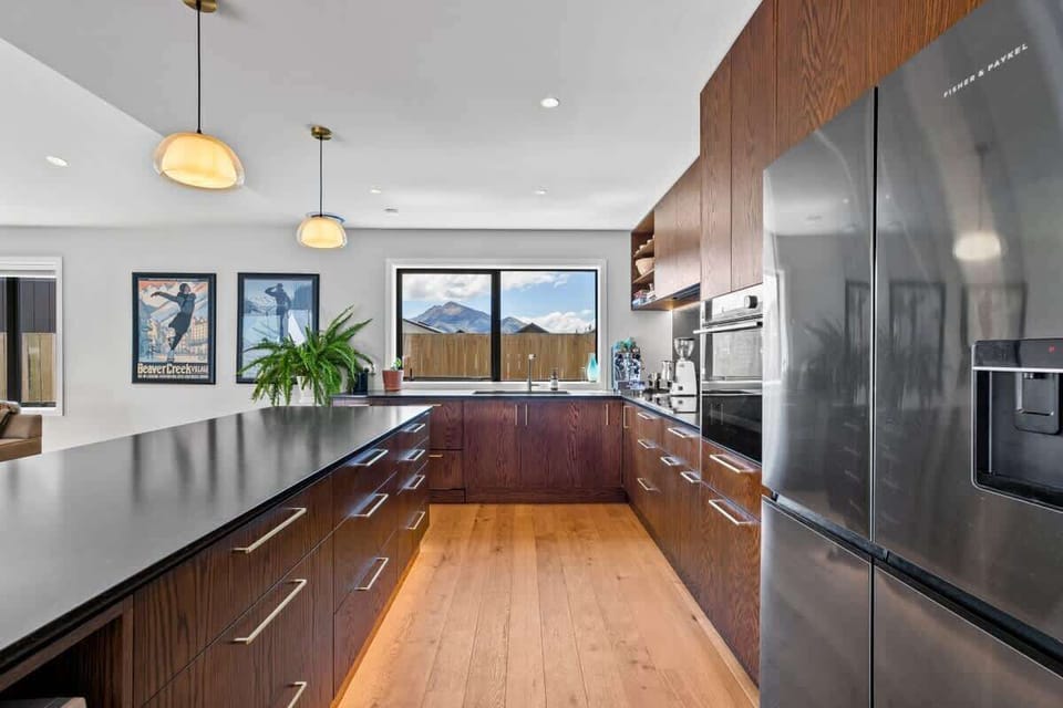 Spacious kitchen 