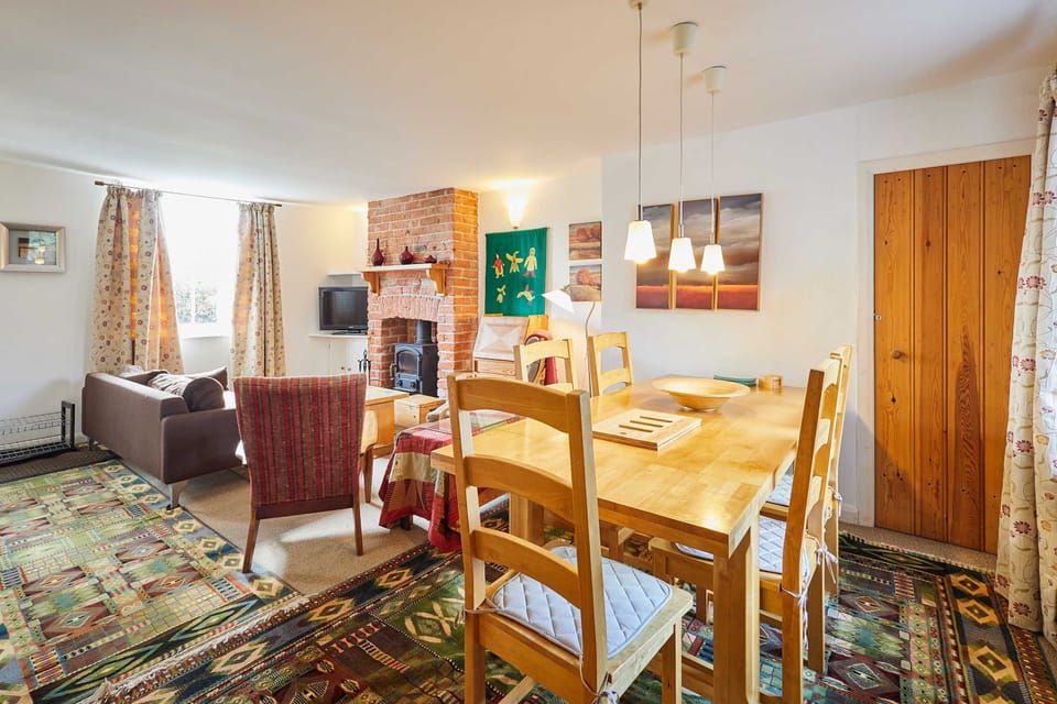 House | 3 bedrooms, desk