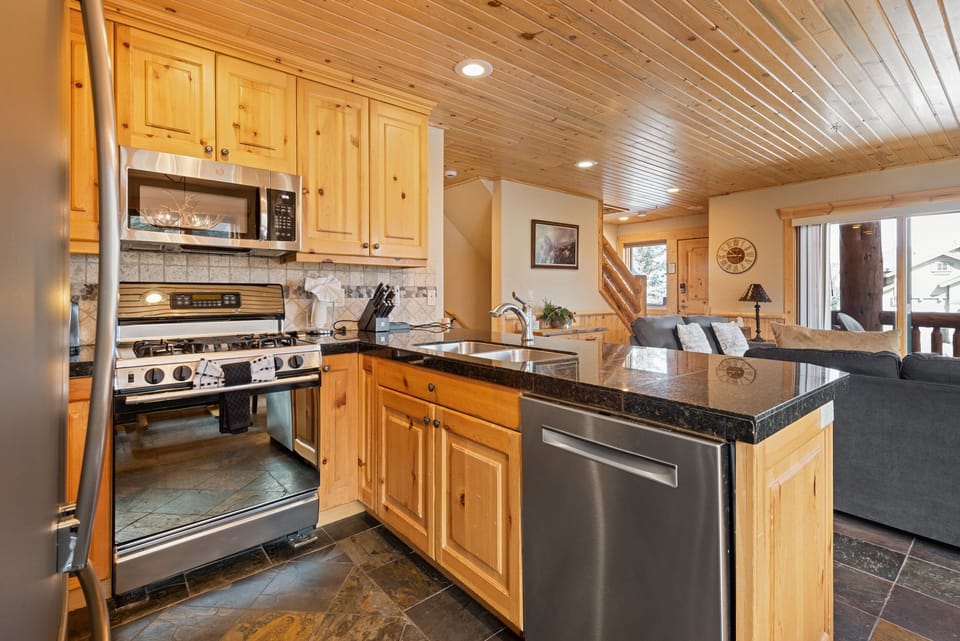 Stainless steel appliances make cooking a breeze.