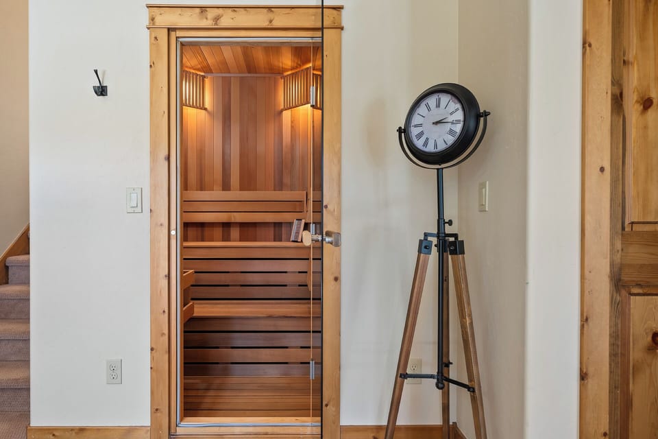 Access to the sauna from the lower level lounge