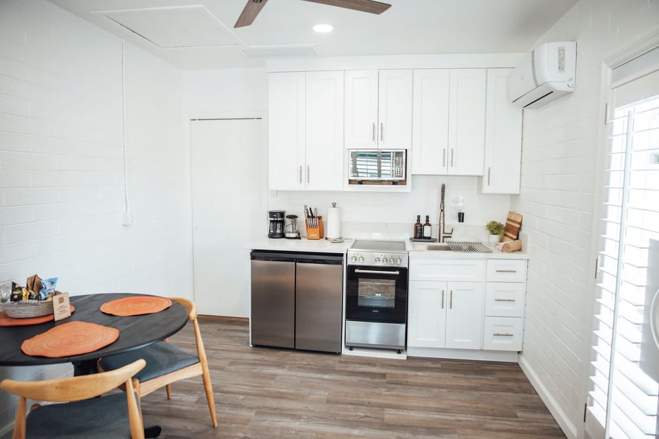 Full kitchen to make your favorite meal
Freshly roasted coffee to start your day