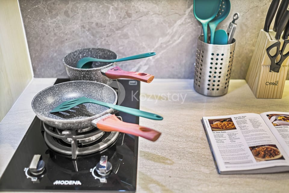 Apartment, 1 Bedroom, City View | Private kitchen | Microwave, stovetop, rice cooker, cookware/dishes/utensils