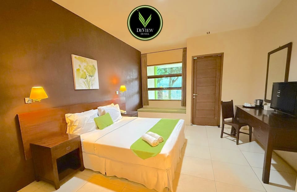 Deluxe Room, 1 King Bed | Soundproofing, free WiFi