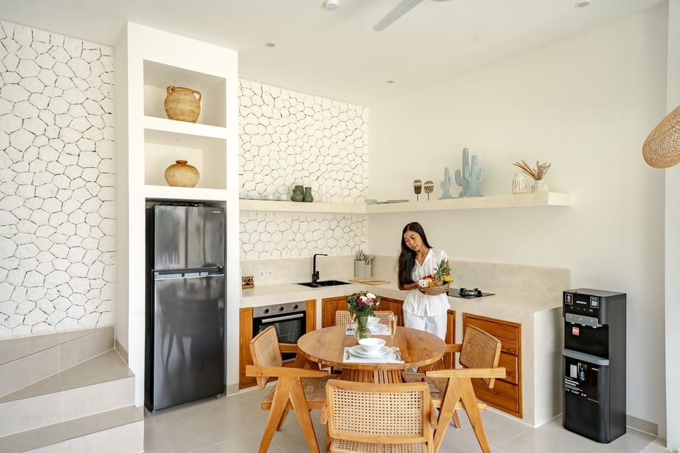 Luxury Villa, 1 King Bed, Patio, Pool View | Dining room