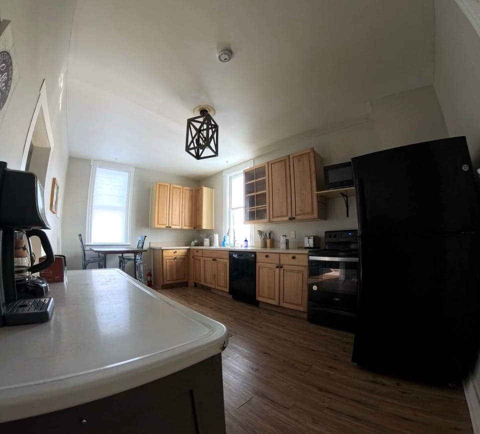 Large Spacious Kitchen