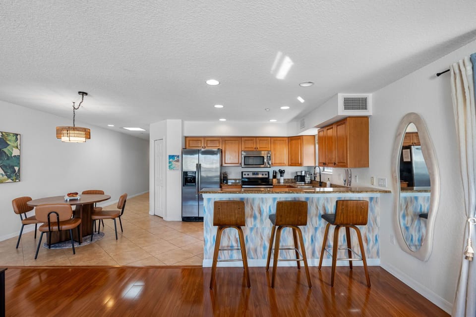 Updated, kitchen with microwave, Keurig, additional coffee maker, crockery, etc.