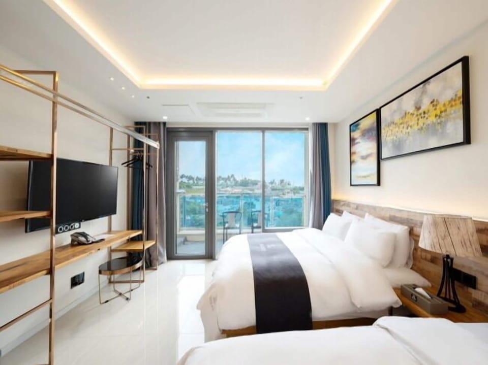 Deluxe Twin Room, Balcony, City View | Free WiFi