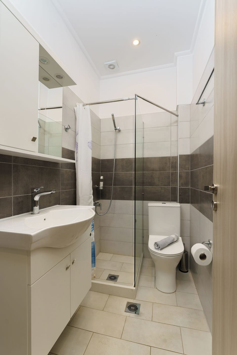 Family Studio, 1 Bedroom, Sea View | Bathroom | Shower, rainfall showerhead, free toiletries, hair dryer