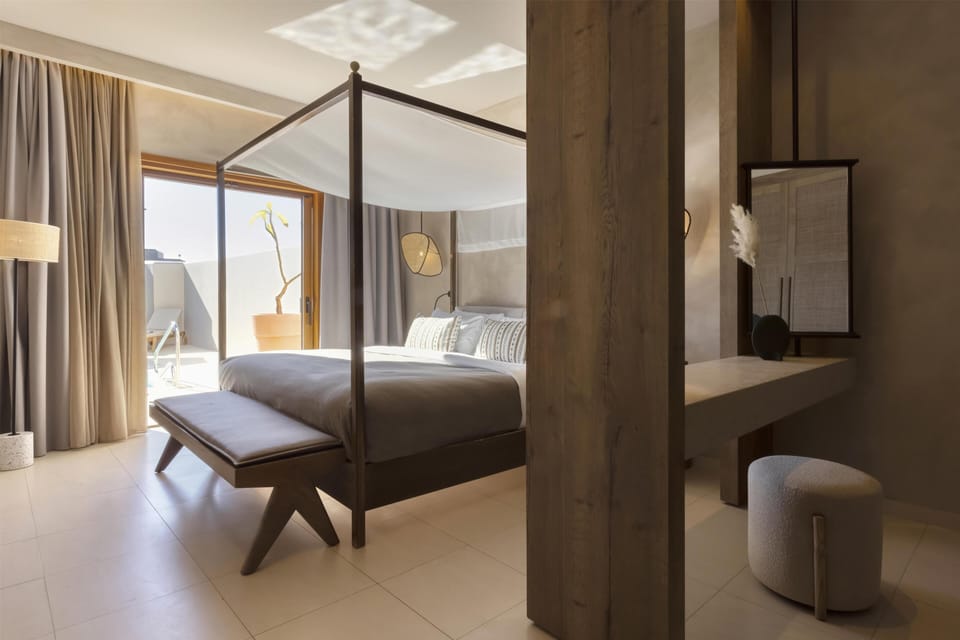 Premium bedding, down comforters, minibar, in-room safe