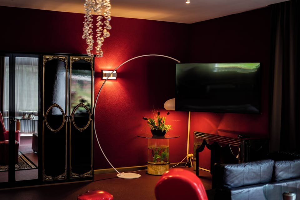 Royal Suite, Garden View | Desk, soundproofing, cribs/infant beds, free WiFi