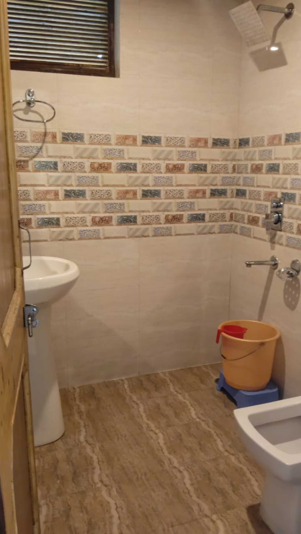 Shower, towels, soap, shampoo