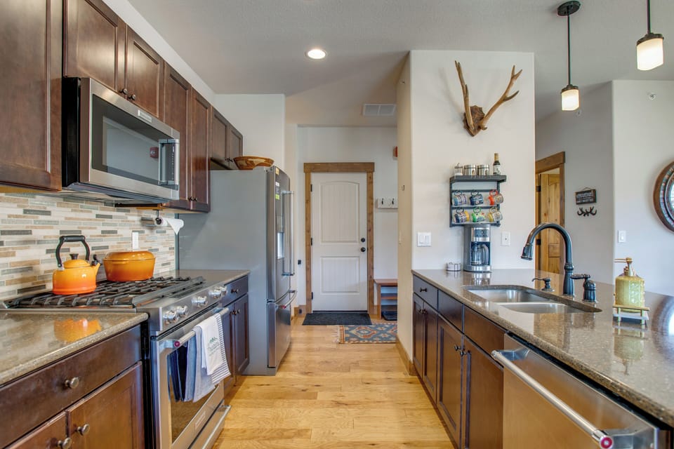 Kitchen | Main Level