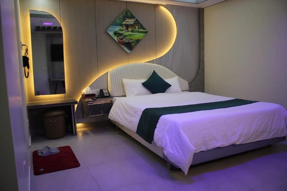 Desk, free WiFi, bed sheets