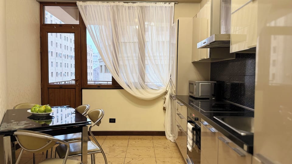 Luxury Apartment, Balcony, City View | Private kitchen