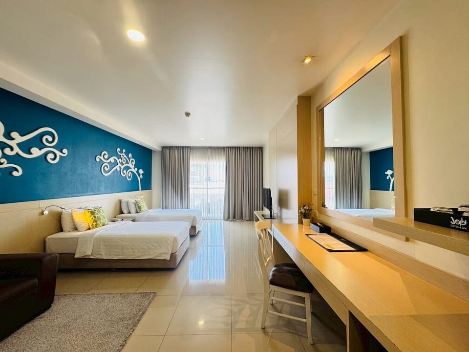 Premier Twin Room with Balcony | Desk, free WiFi, bed sheets