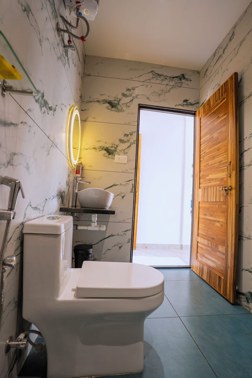 Towels, soap, shampoo, toilet paper