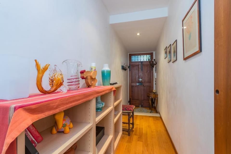 Iron/ironing board, WiFi (free)