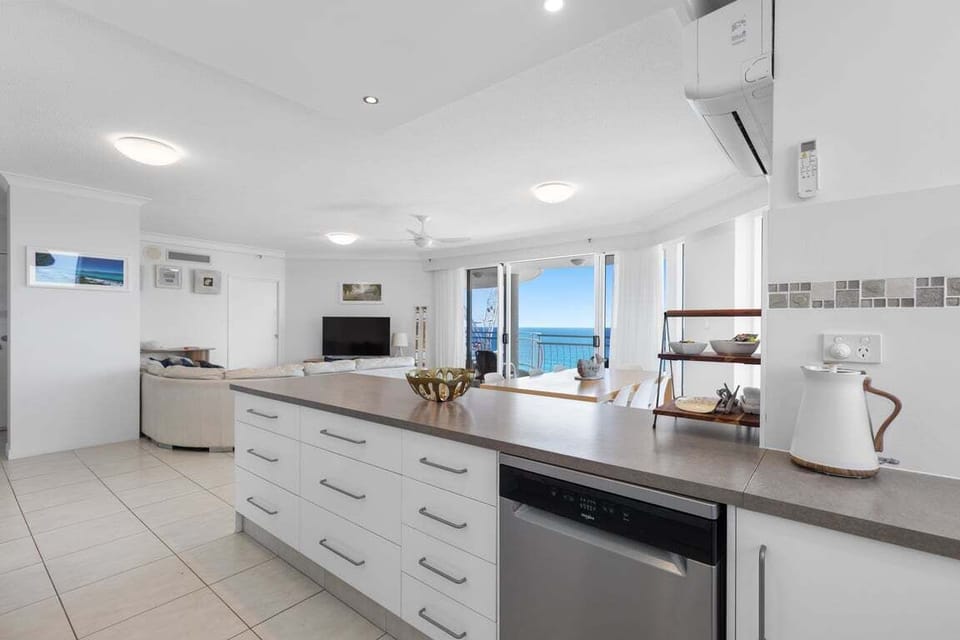 Generous cooking space and breakfast bar