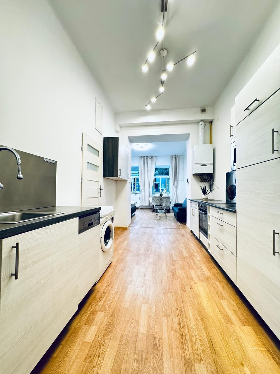 Basic Apartment | Private kitchen | Fridge, microwave, oven, stovetop