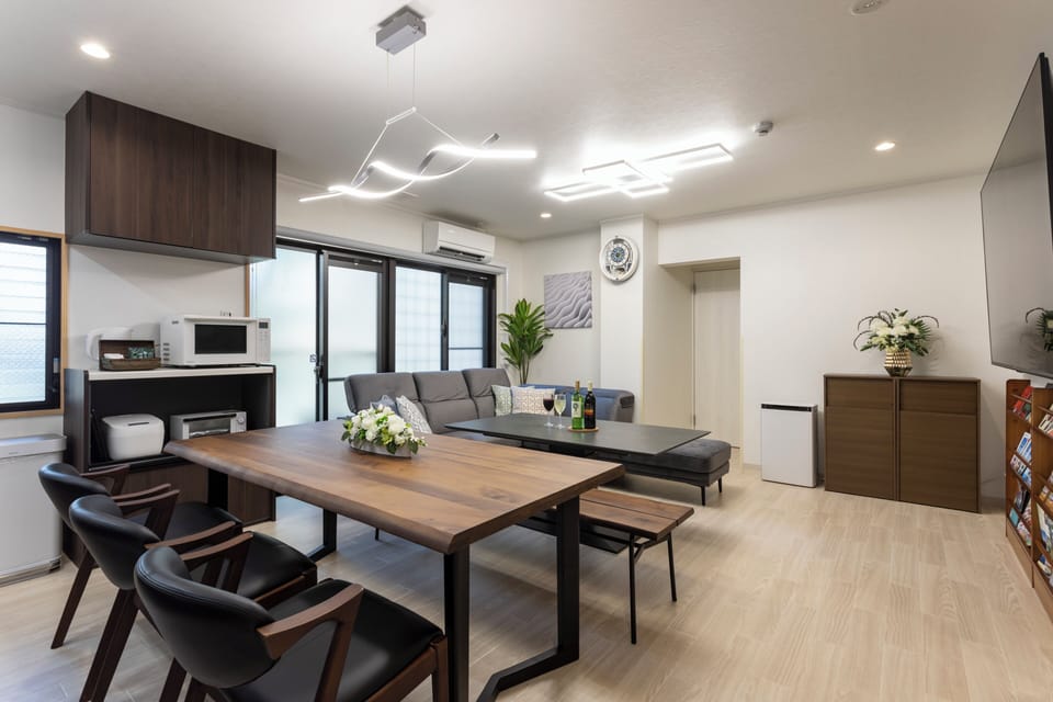 The living and dining room.
