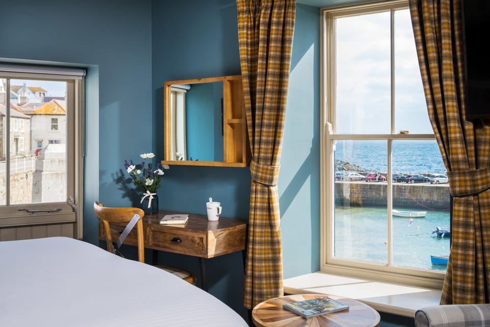 Signature Double Room | Desk, free WiFi, bed sheets