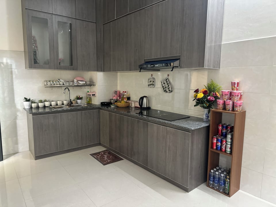 Fridge, microwave, stovetop, cookware/dishes/utensils