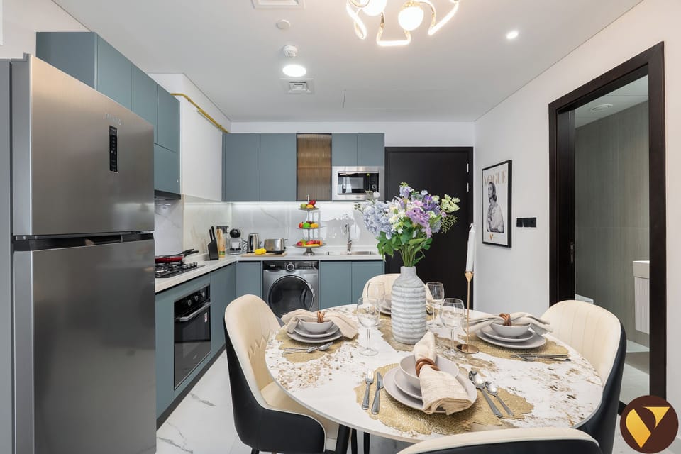 Luxury Apartment, Balcony, City View | In-room dining