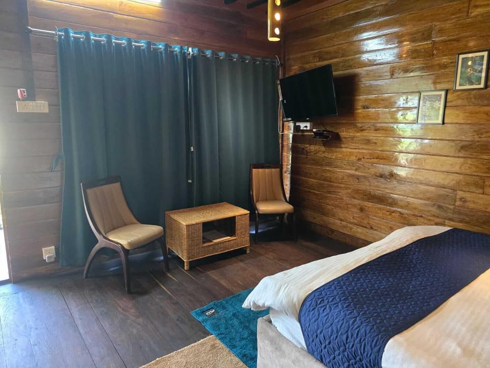 Classic Room | Desk, laptop workspace, iron/ironing board, WiFi (free)