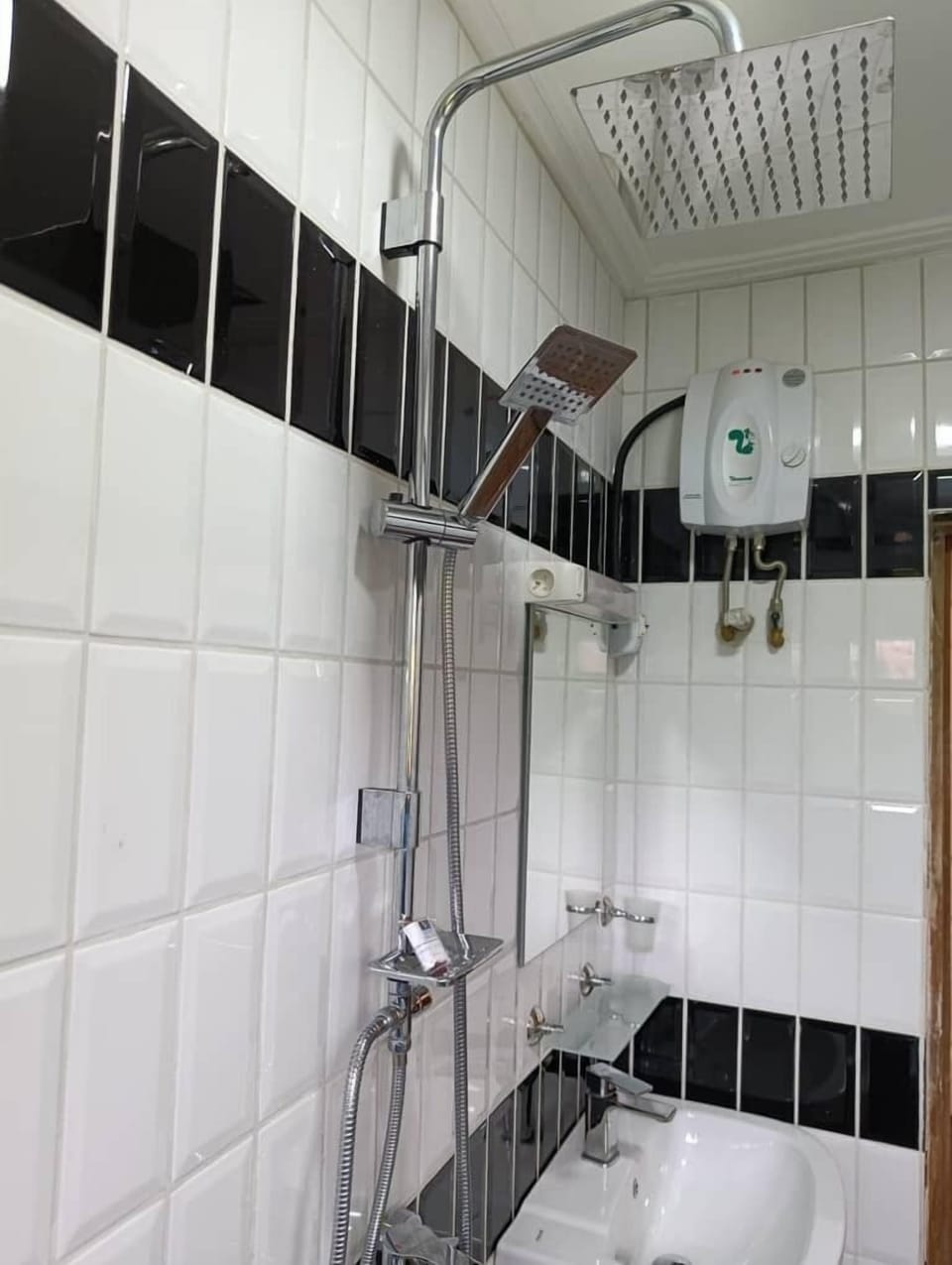 Standard Room, Garden View | Bathroom | Towels, soap, shampoo, toilet paper