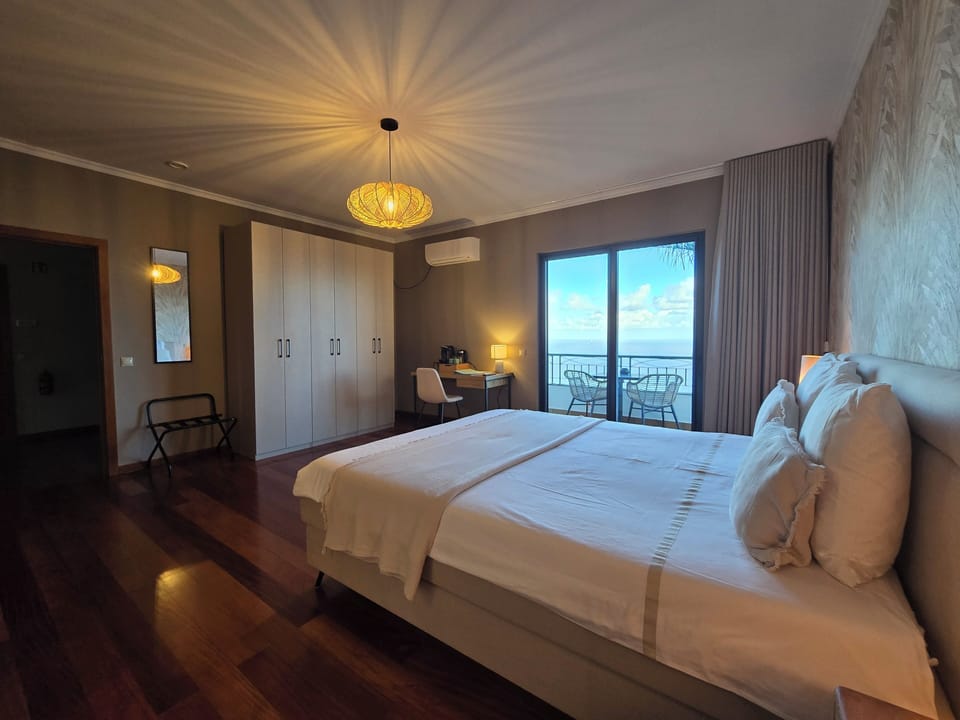 Quadruple Room | Minibar, in-room safe, laptop workspace, free WiFi