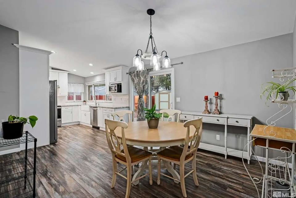 House | 4 bedrooms, desk, high-speed internet