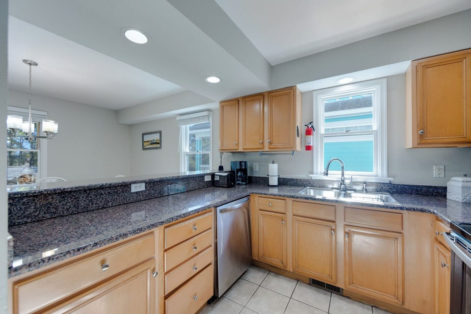Kitchen - Cozy kitchen area with essential cookware