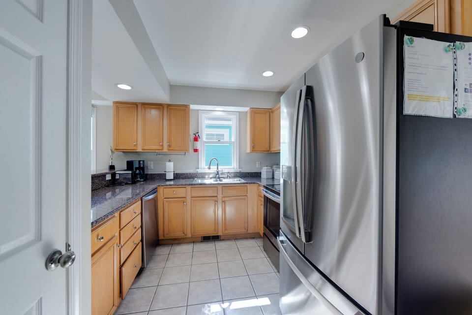 Kitchen - Bright kitchen with everything you need