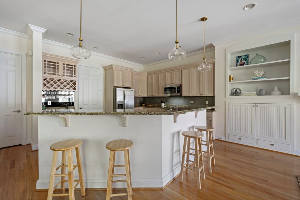 Kitchen overview.