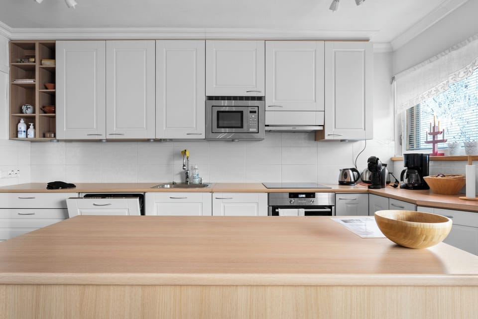 Superior Apartment, 3 Bedrooms, Balcony, City View | Private kitchen | Full-size fridge, microwave, oven, stovetop