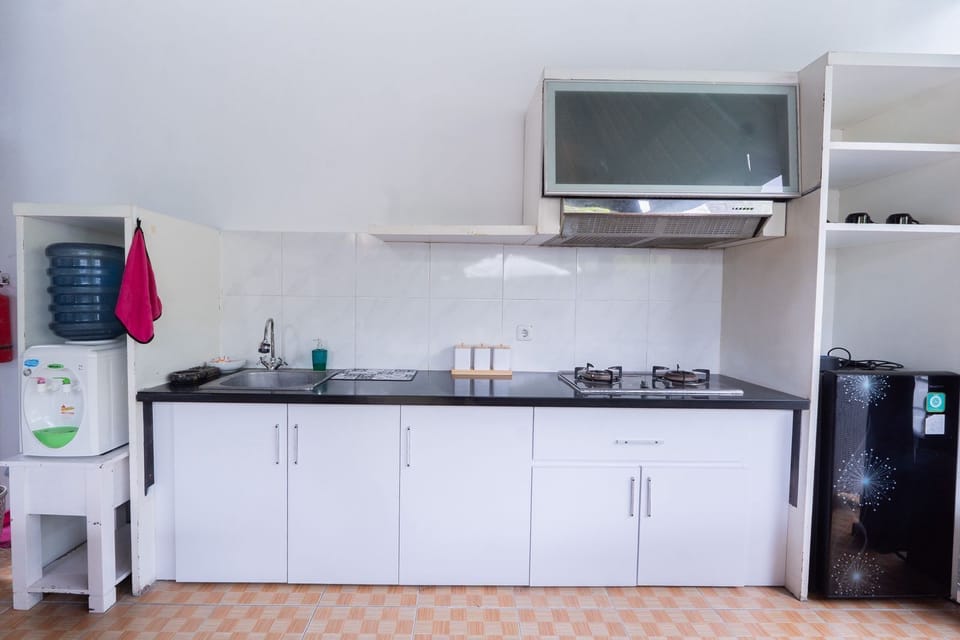 Comfort Villa, Patio, Courtyard View | Private kitchen | Electric kettle