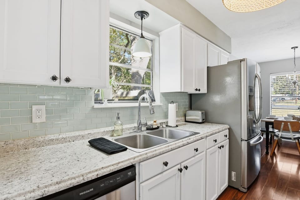 House, 2 Bedrooms | Private kitchen | Fridge, oven, coffee/tea maker, toaster