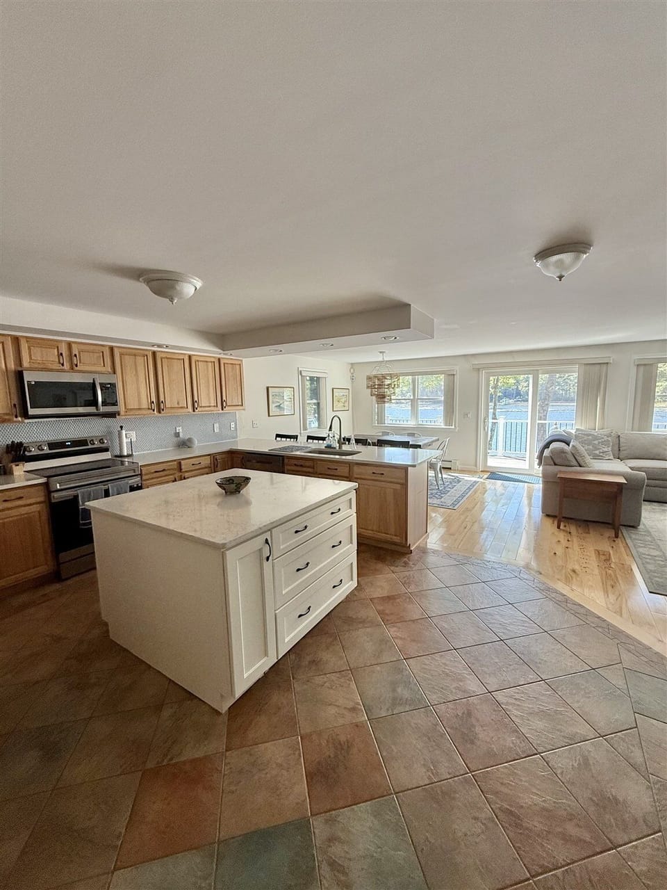 House, 4 Bedrooms | Private kitchen | Fridge, oven, coffee/tea maker, toaster