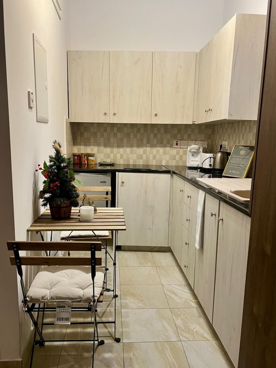 Deluxe Double Room | Private kitchen | Espresso maker, coffee/tea maker, electric kettle