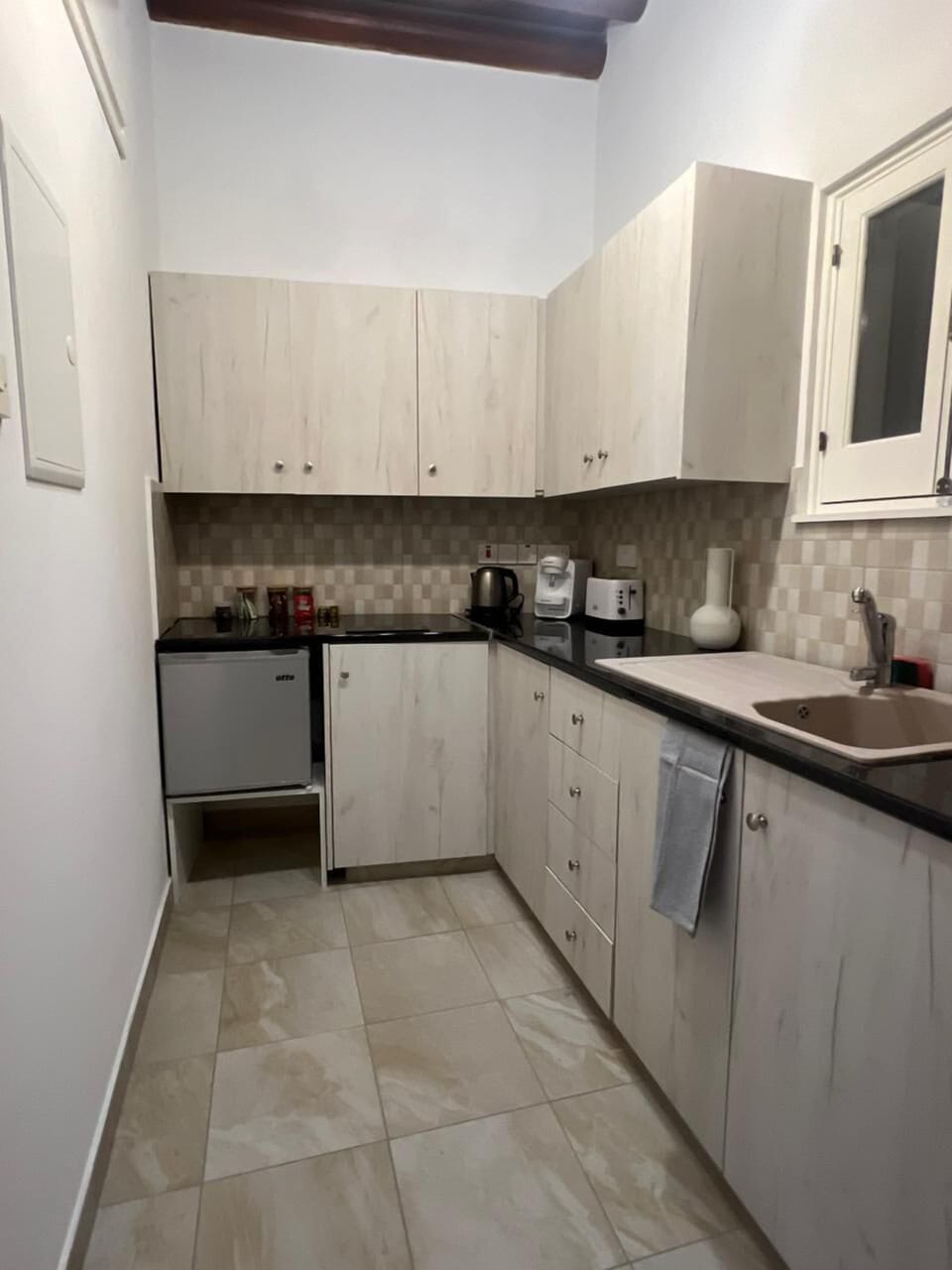 Deluxe Double Room | Private kitchen | Espresso maker, coffee/tea maker, electric kettle